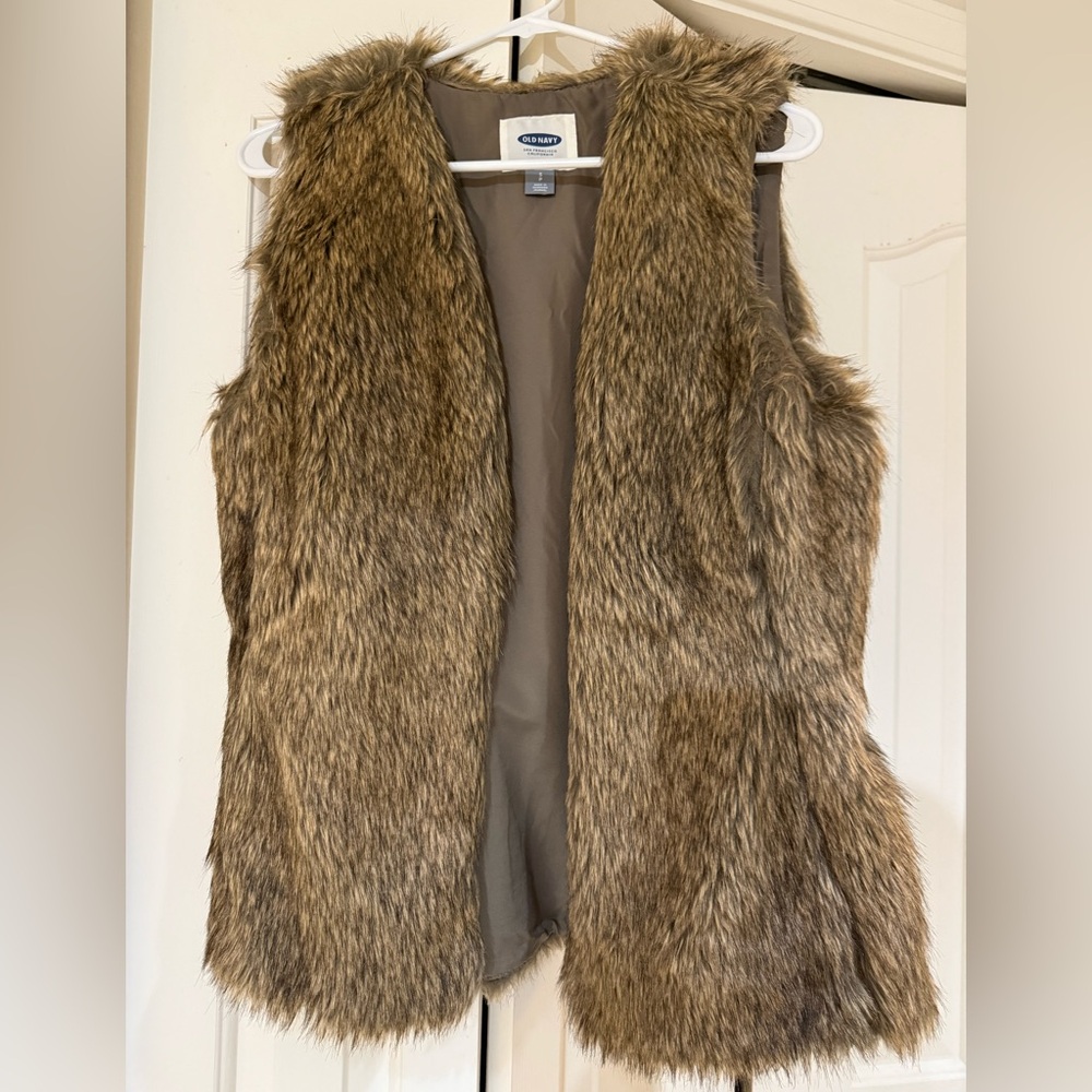 *worn once* Old Navy Faux Fur Vest in Brown and Tan